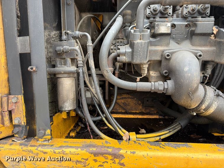 image for item FK3476 2000 John Deere 200LC excavator