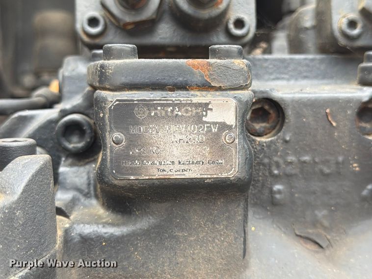 image for item FK3476 2000 John Deere 200LC excavator