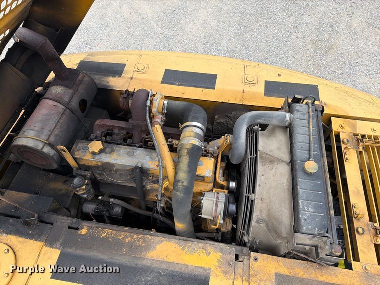 image for item FK3476 2000 John Deere 200LC excavator