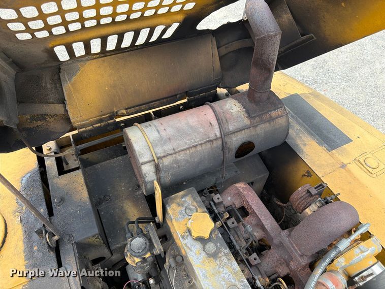 image for item FK3476 2000 John Deere 200LC excavator
