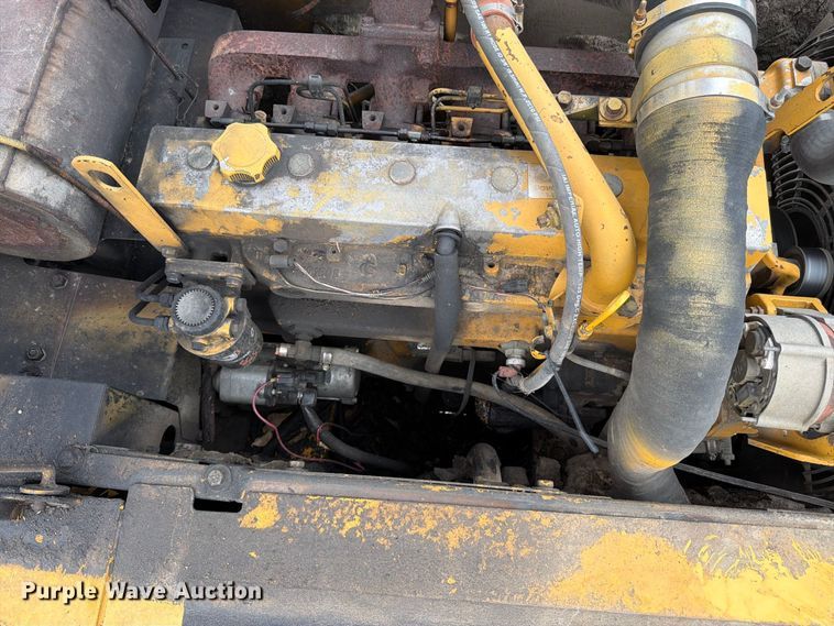image for item FK3476 2000 John Deere 200LC excavator