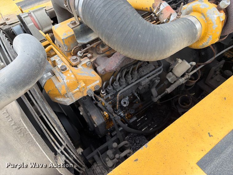 image for item FK3476 2000 John Deere 200LC excavator