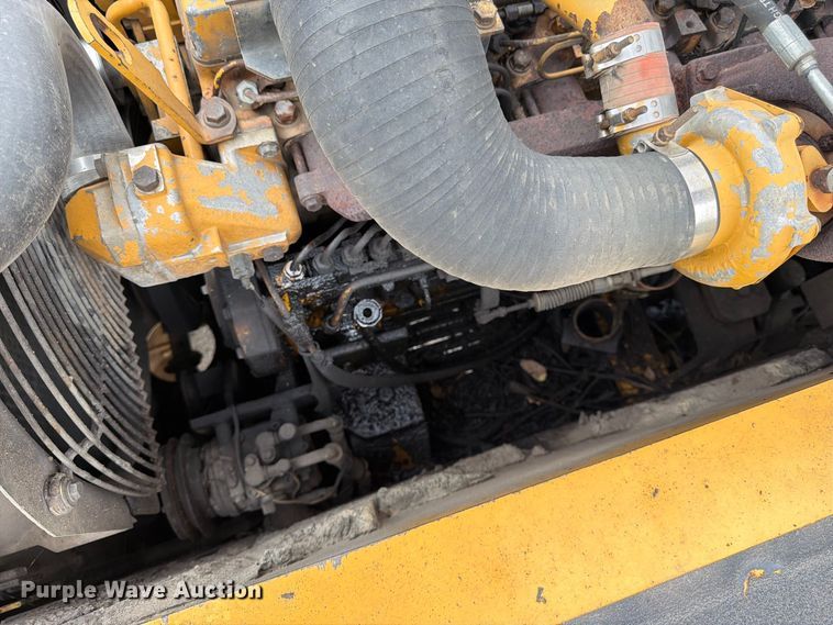 image for item FK3476 2000 John Deere 200LC excavator
