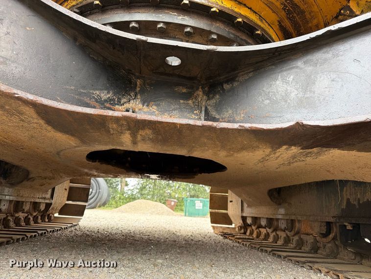 image for item FK3476 2000 John Deere 200LC excavator