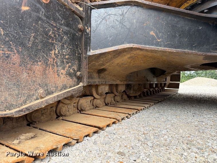 image for item FK3476 2000 John Deere 200LC excavator