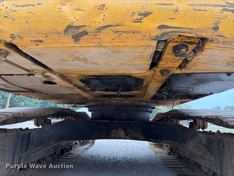 image for item FK3476 2000 John Deere 200LC excavator