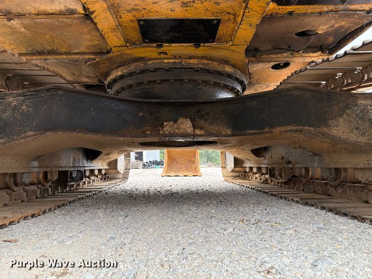 image for item FK3476 2000 John Deere 200LC excavator