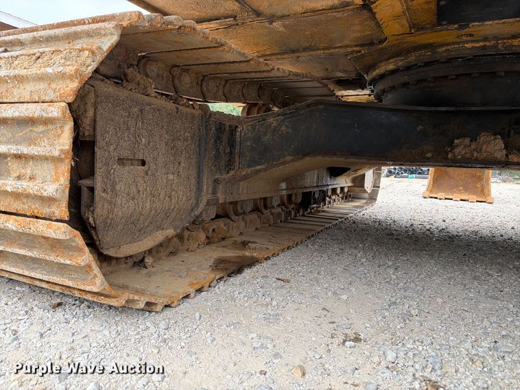 image for item FK3476 2000 John Deere 200LC excavator