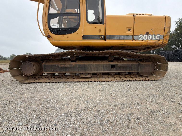 image for item FK3476 2000 John Deere 200LC excavator