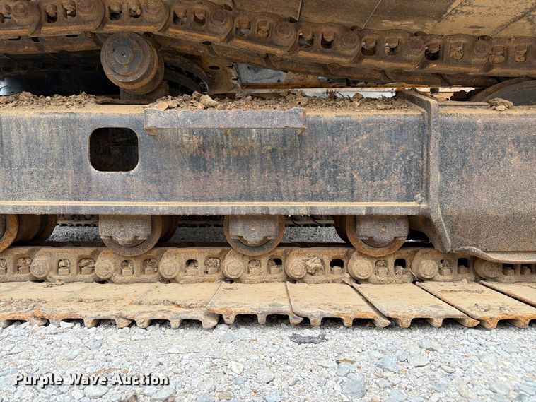 image for item FK3476 2000 John Deere 200LC excavator