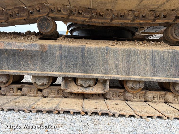 image for item FK3476 2000 John Deere 200LC excavator