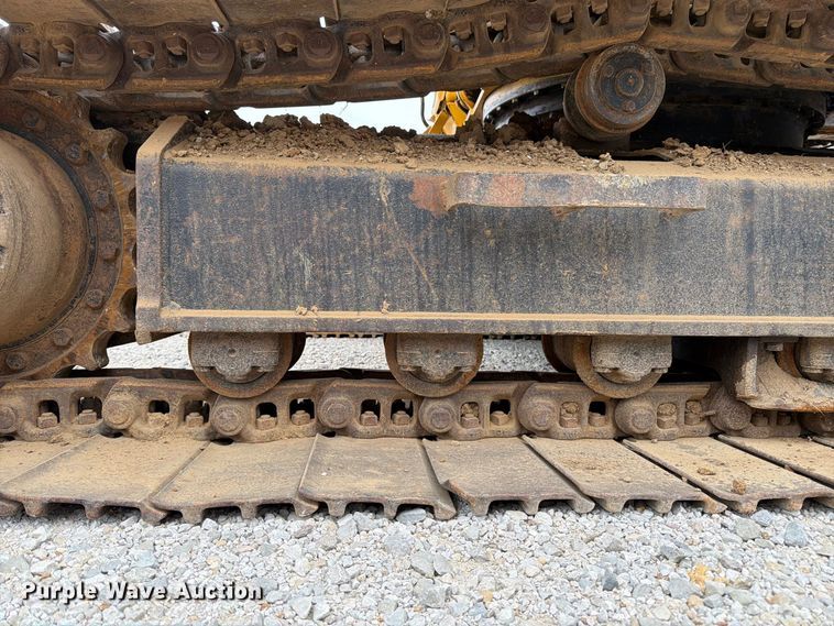 image for item FK3476 2000 John Deere 200LC excavator