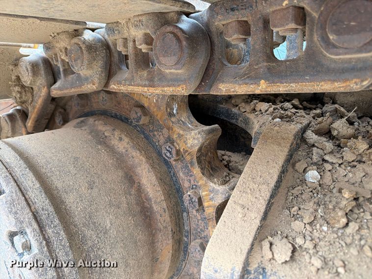 image for item FK3476 2000 John Deere 200LC excavator