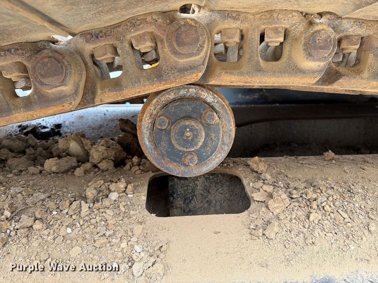image for item FK3476 2000 John Deere 200LC excavator