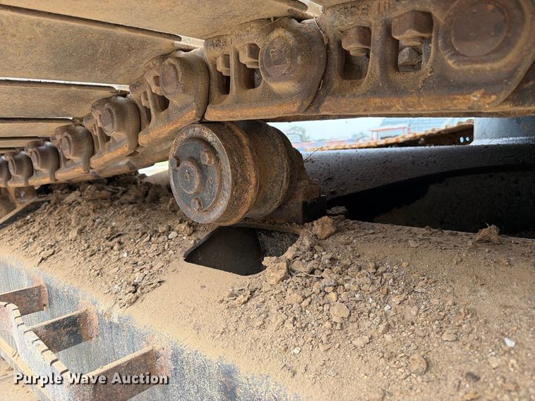 image for item FK3476 2000 John Deere 200LC excavator