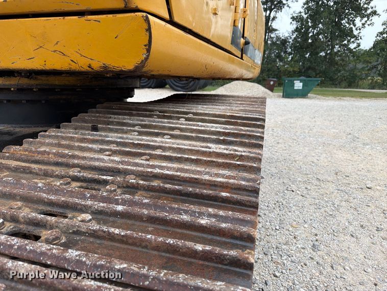 image for item FK3476 2000 John Deere 200LC excavator