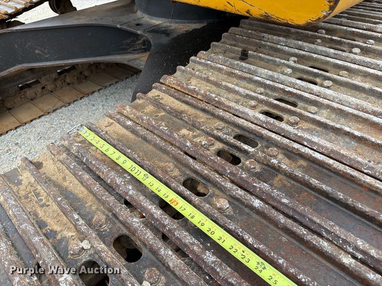 image for item FK3476 2000 John Deere 200LC excavator