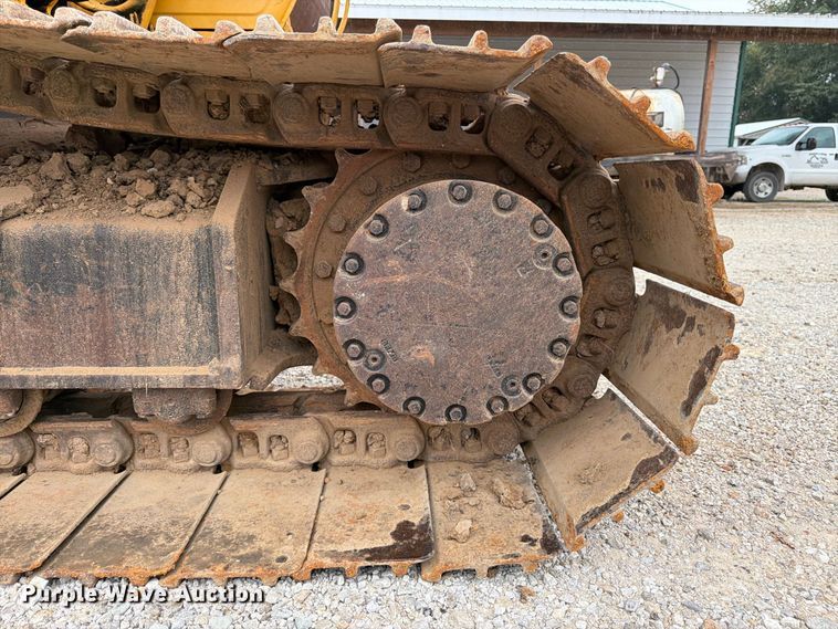 image for item FK3476 2000 John Deere 200LC excavator