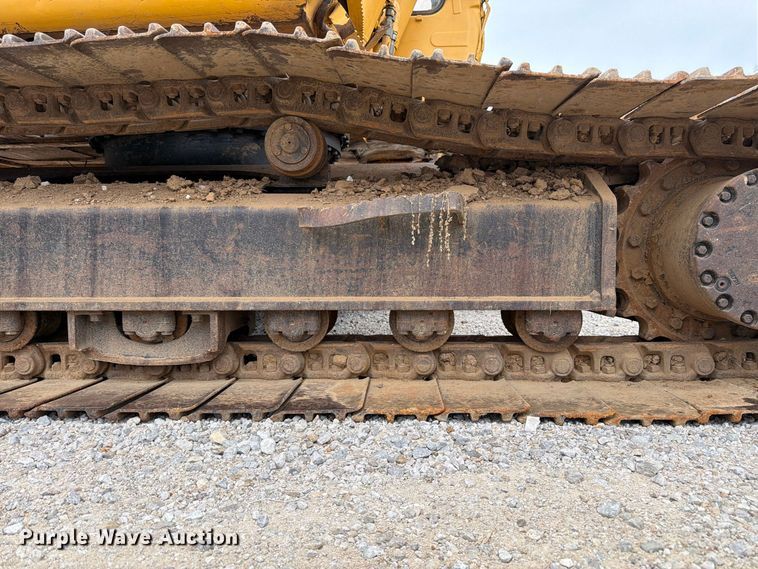 image for item FK3476 2000 John Deere 200LC excavator