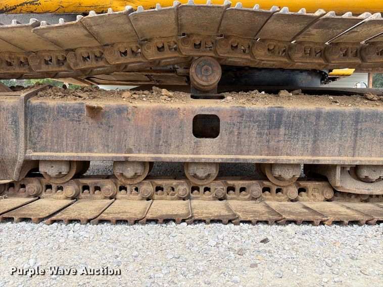 image for item FK3476 2000 John Deere 200LC excavator