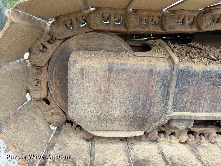 image for item FK3476 2000 John Deere 200LC excavator