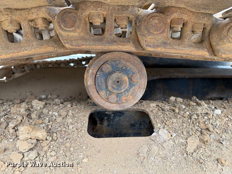 image for item FK3476 2000 John Deere 200LC excavator