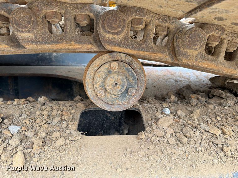 image for item FK3476 2000 John Deere 200LC excavator