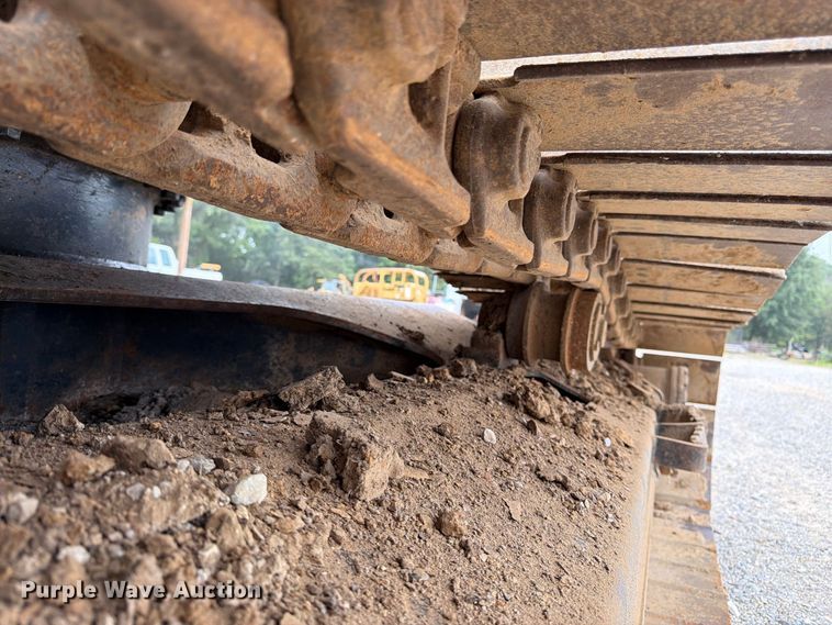 image for item FK3476 2000 John Deere 200LC excavator