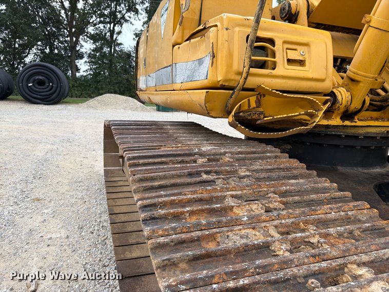 image for item FK3476 2000 John Deere 200LC excavator