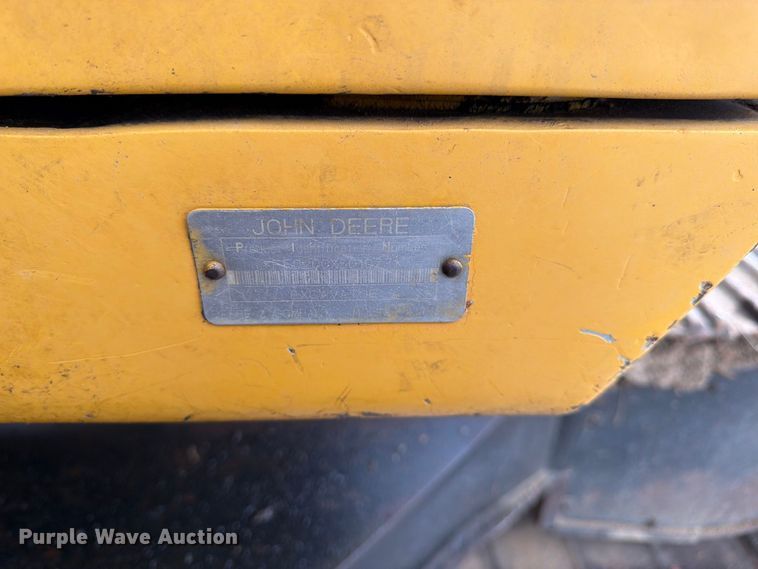 image for item FK3476 2000 John Deere 200LC excavator
