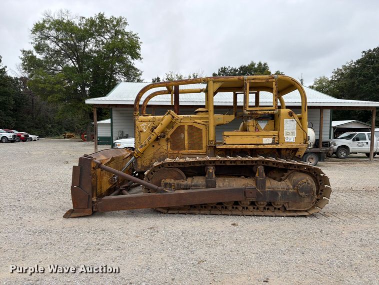 image for item FK3477 1971 Caterpillar D7 dozer