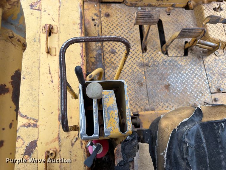 image for item FK3477 1971 Caterpillar D7 dozer