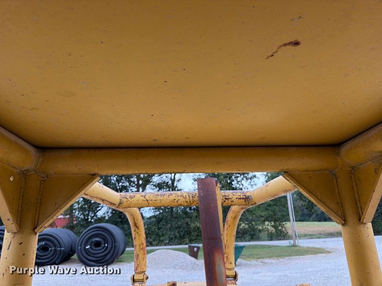 image for item FK3477 1971 Caterpillar D7 dozer