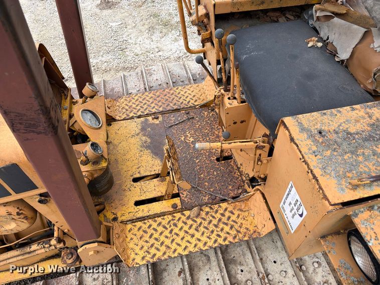 image for item FK3480 1973 Case 475 cable plow