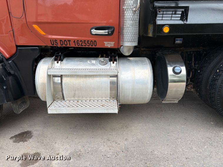 image for item FK3482 2017 Peterbilt 567 