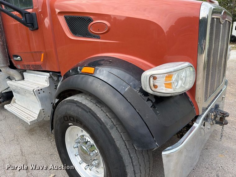 image for item FK3482 2017 Peterbilt 567 