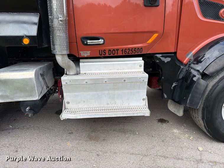 image for item FK3482 2017 Peterbilt 567 