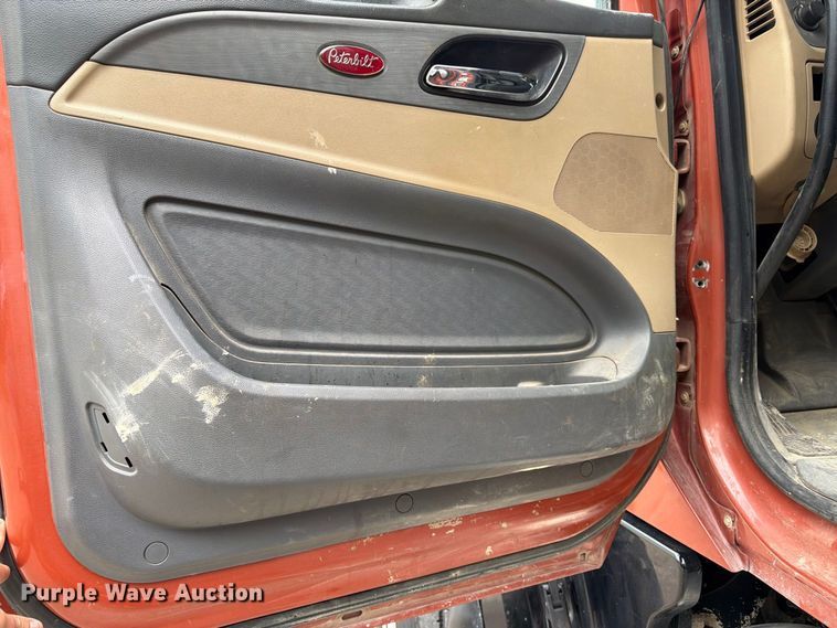 image for item FK3482 2017 Peterbilt 567 
