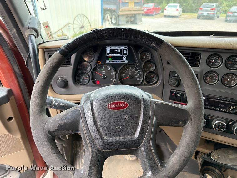 image for item FK3482 2017 Peterbilt 567 