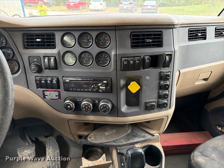 image for item FK3482 2017 Peterbilt 567 