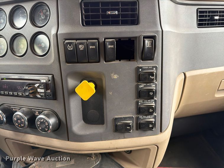 image for item FK3482 2017 Peterbilt 567 