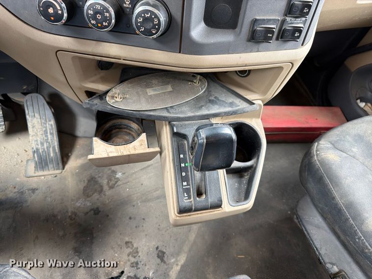 image for item FK3482 2017 Peterbilt 567 
