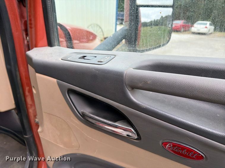 image for item FK3482 2017 Peterbilt 567 