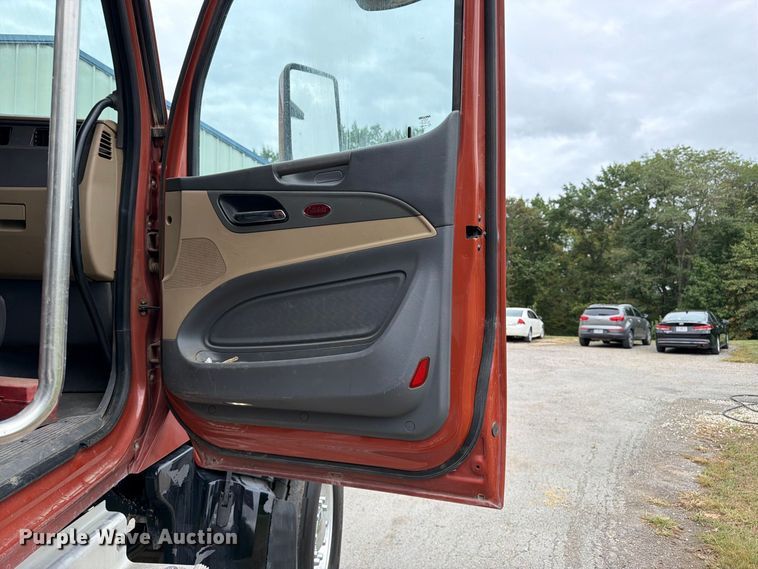 image for item FK3482 2017 Peterbilt 567 