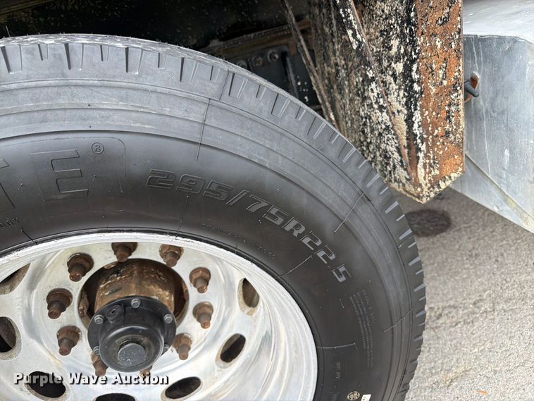 image for item FK3482 2017 Peterbilt 567 