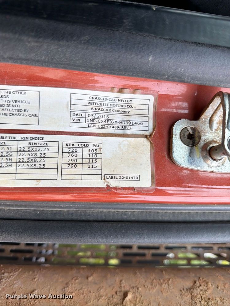 image for item FK3482 2017 Peterbilt 567 