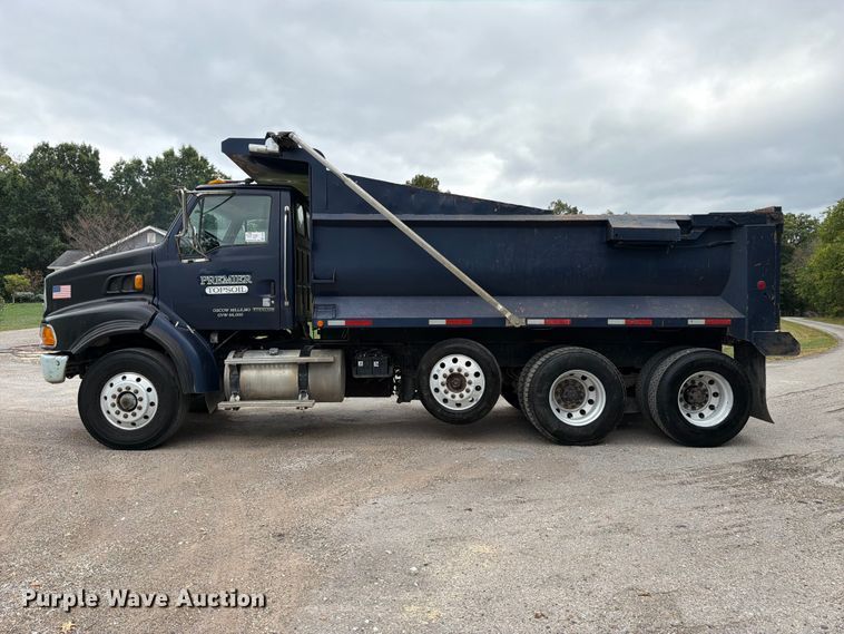 image for item FK3483 2007 Sterling L8500 dump truck