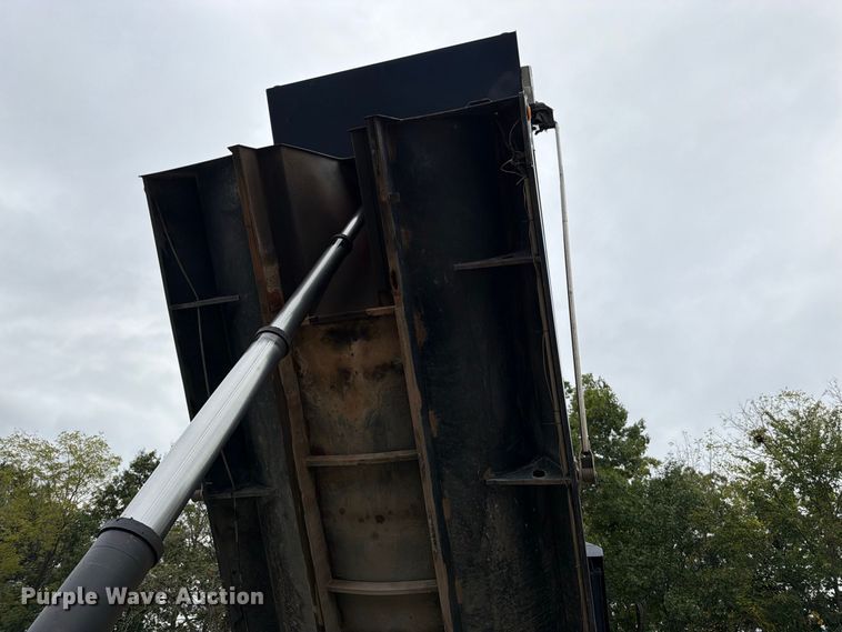 image for item FK3483 2007 Sterling L8500 dump truck