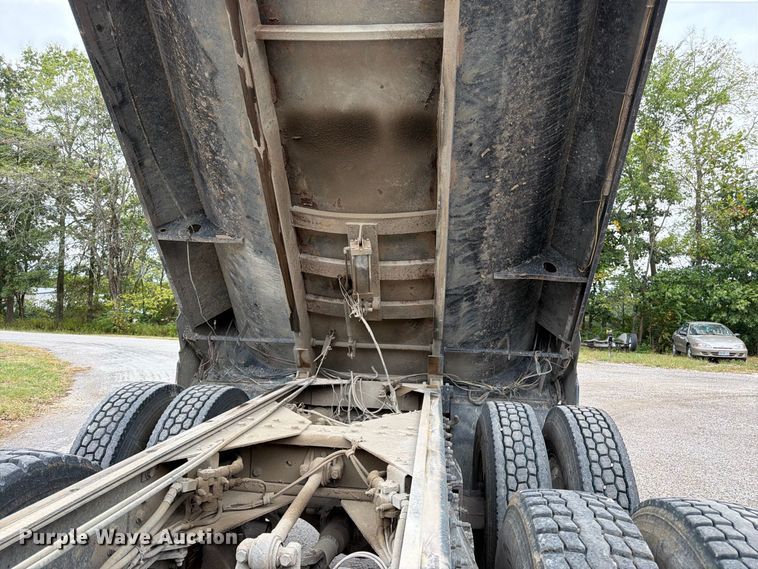 image for item FK3483 2007 Sterling L8500 dump truck