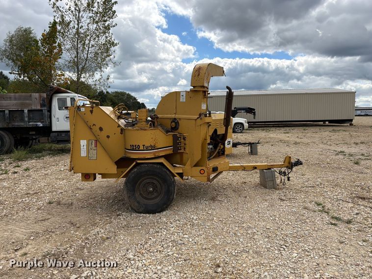 image for item FK3488 1992 Vermeer 1250BC wood chipper